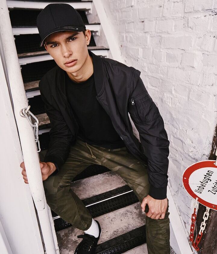 Yupoong Flexfit Fitted Baseball Cap